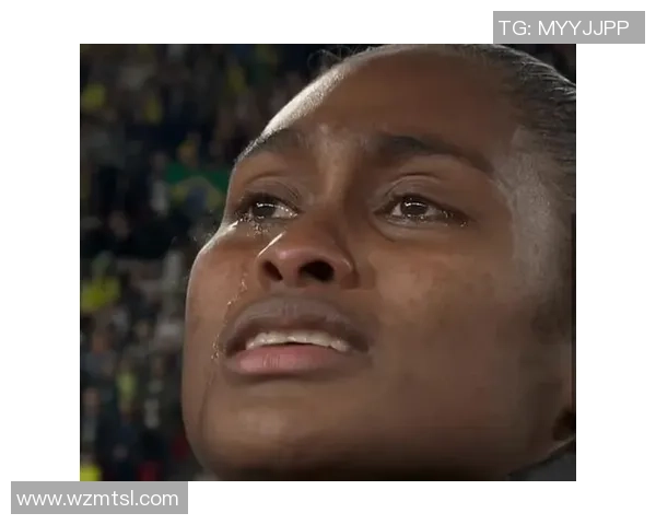 小孩激动见到足球明星泪流满面感动瞬间温暖人心