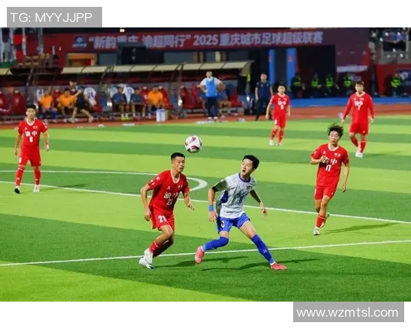 重庆足球队团队协作引发热议球迷对战术配合和球员表现的不同看法